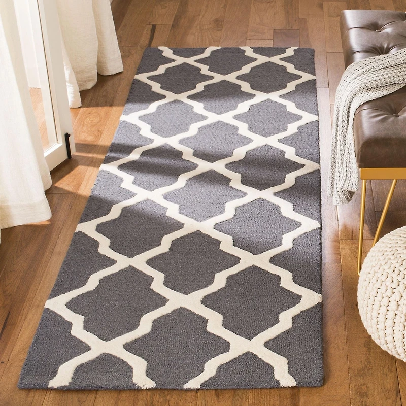 Safavieh Cambridge Liam Geometric Area Rug