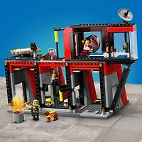 LEGO City Fire La caserne et le camion de pompiers 60414 Ensemble de construction (843 pièces) Comprend 843 pièces, 6+ ans