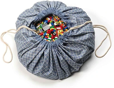 Play & Go - Motif Grille Bleue Intemporelle - Tapis de Jeu 3-en-1 - Sac de Rangement et Sac à Couches - Fabriqué en Coton Bio - Rangement Facile et Nettoyage Rapide - Diamètre 120 cm -Convient aux Nou