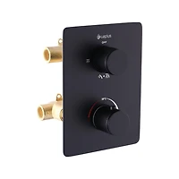 Valve thermostatique carrée avec déviateur à 4 voies d'Akuaplus®. 2 douchettes magnétiques, pouvant être utilisées simultanément. Douchette magnétique à 3 réglages avec bouton poussoir et pommeau de d