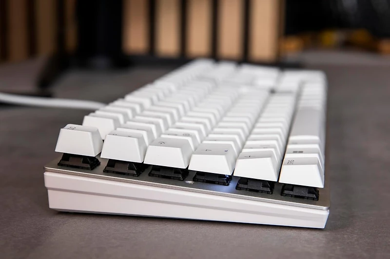 Clavier mécanique Cherry KC 200 MX avec nouveaux switchs MX2A, blanc/argenté.