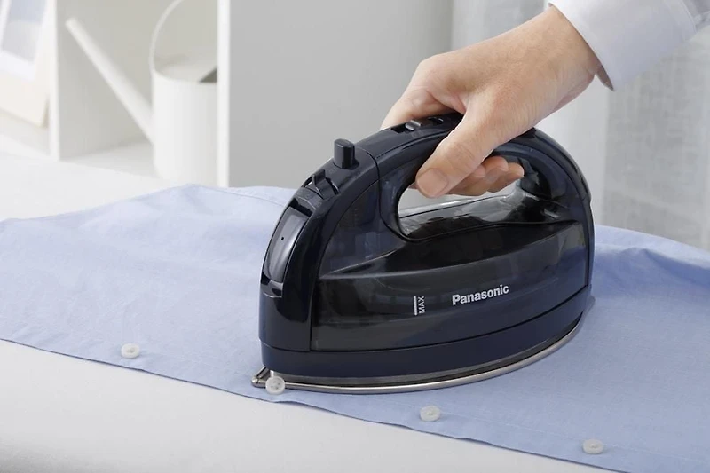 Fer à repasser sans fil Premium Panasonic - Marine, NIWL700A