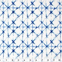 Tissu au mètre en coton Fabric Creations à motif de blanc avec diamants bleus Shibori