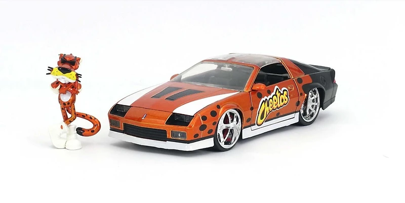 1:24 Cheetos 1985 Chevrolet Camaro Z28 W/Chester Cheetah Figure