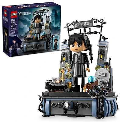 LEGO Wednesday Figurine de Mercredi Addams 76780 Ensemble de construction (702 pièces) Comprend 702 pièces, 10+ ans