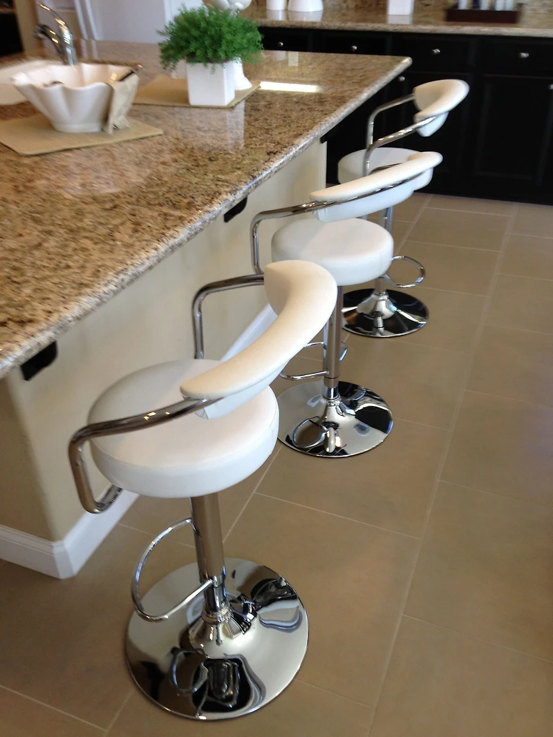 Heavenly Collections Tabouret de Bar Pivotant Ajustable en Cuir Synthétique Blanc avec Base en Chrome, Ensemble de 1