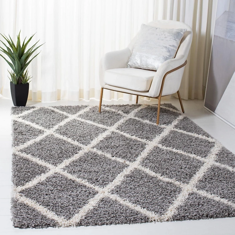 Safavieh Venus Quincy Geometric Trellis Shag Area Rug