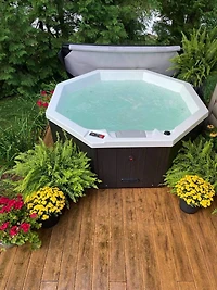 Muskoka 5-Person 14-Jet Plug & Play Acrylic Hot Tub