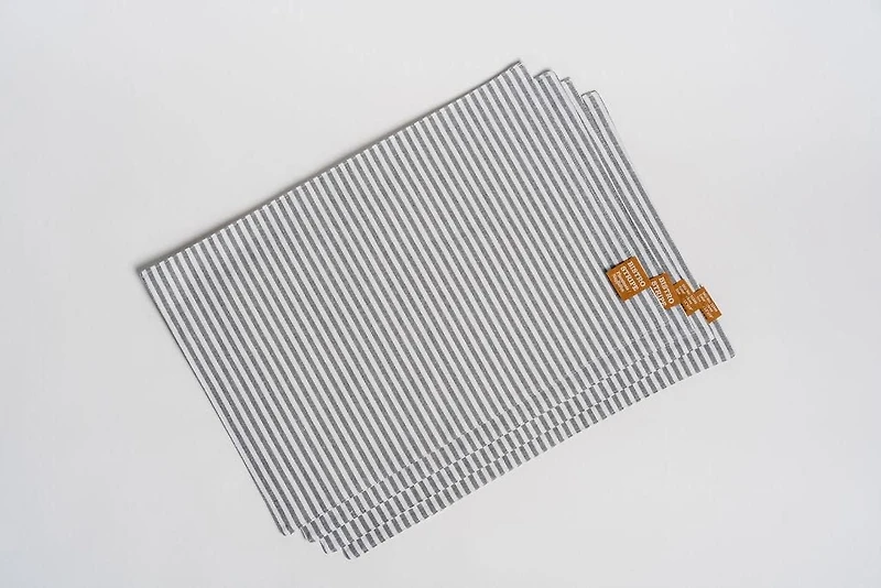 Améliorez votre expérience culinaire avec les sets de table Fabstyles Bistro Stripe - Lot de 4