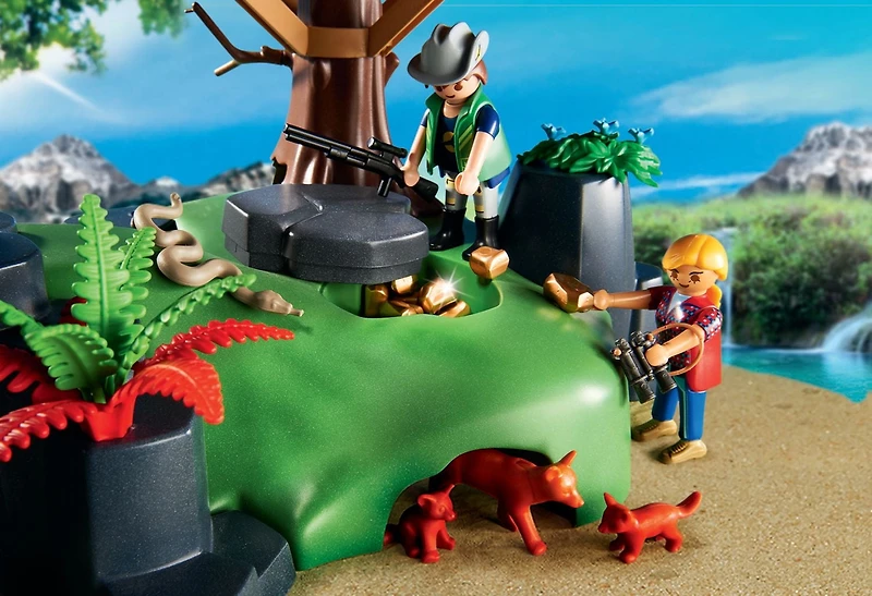 Playmobil 5557 Adventure Tree House Playset