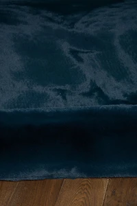 Tapis d'appoint Maven Faux Lapin bleu marine de 3 pi x 5 pi