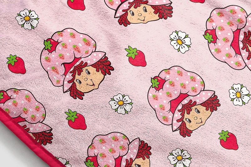 Strawberry Shortcake Kids Silk Touch Fleece Throw, 100% Polyester