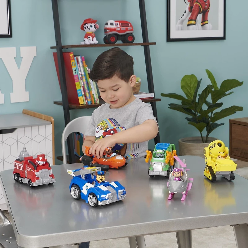 PAW Patrol, Skye’s Deluxe Movie Transforming Toy Car with Collectible Action Figure, Kids Toys for Ages 3 and up