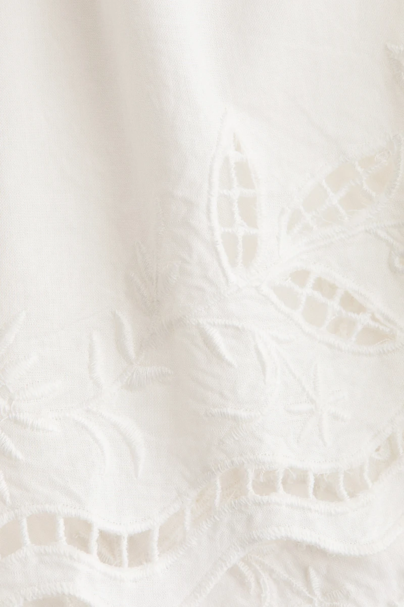 Short de plage en coton avec broderie anglaise