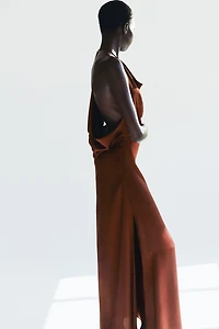 Robe dos nu en satin