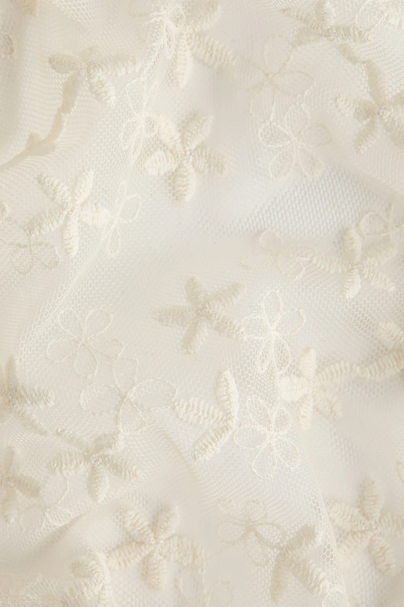 Foulard de hanches en filet brodé