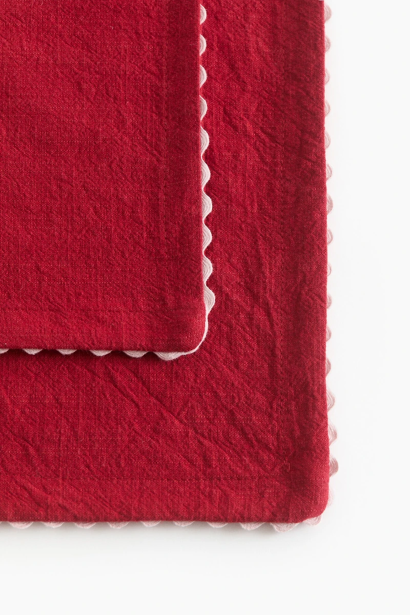 2-Pack Scalloped-Edge Placemats