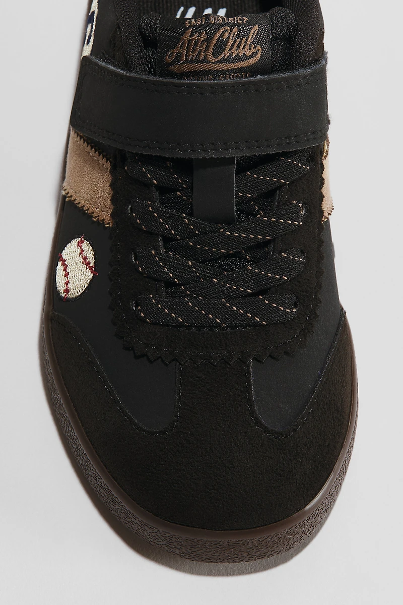 Motif-Detail Sneakers