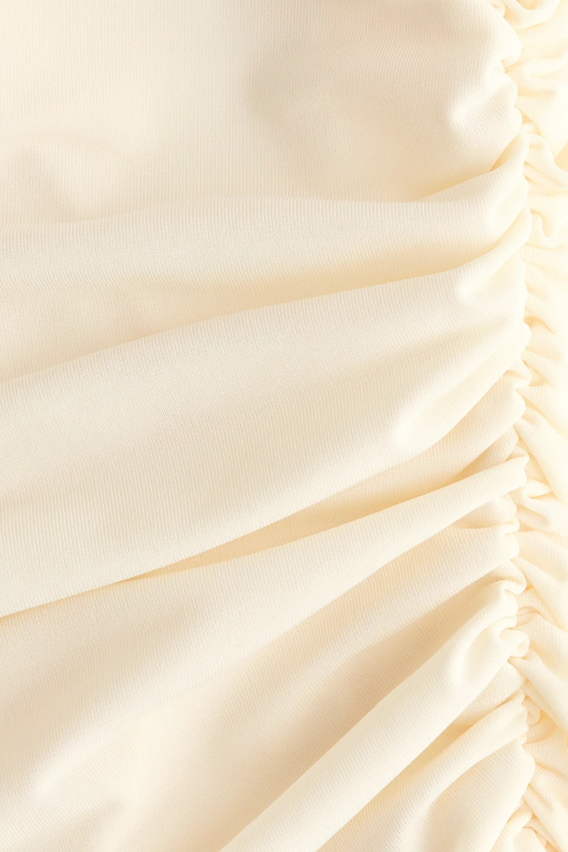 Robe à effet drapé avec bretelles fines