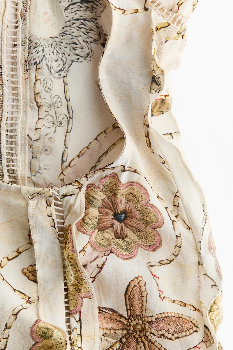 Robe plissée à imprimé fleuri et dos ouvert
