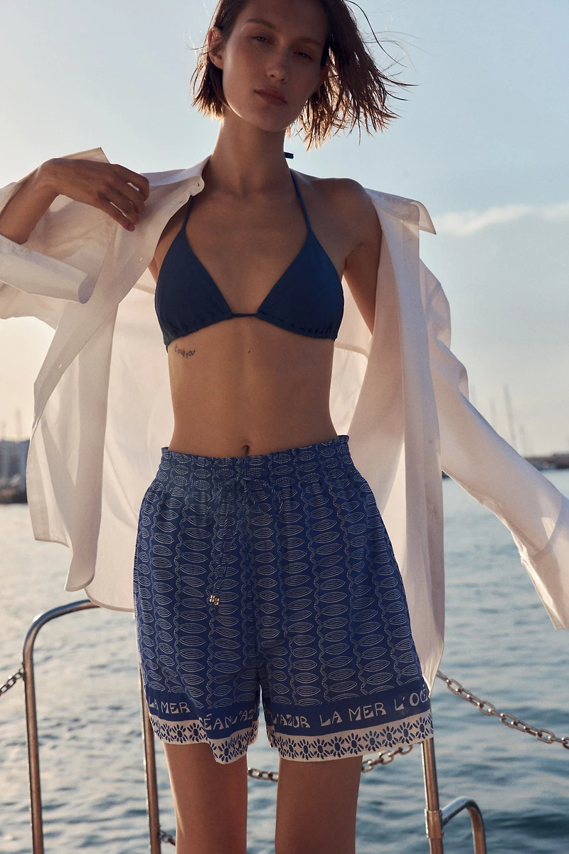 Short imprimé avec cordon de serrage