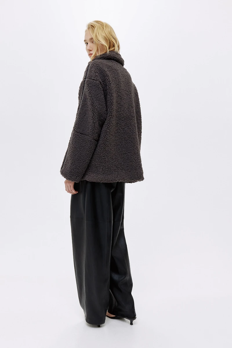 Veste flottante en tissu peluche