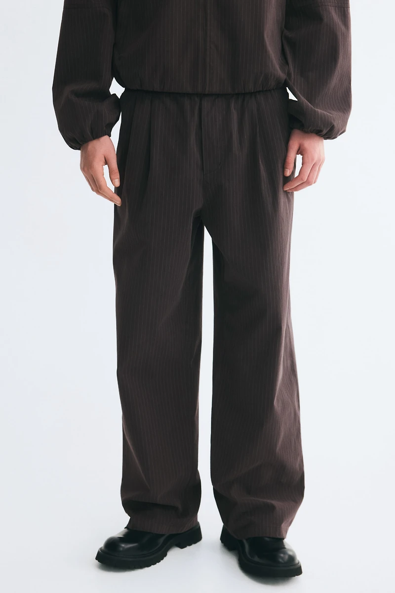 Loose-Fit Pleated Pants