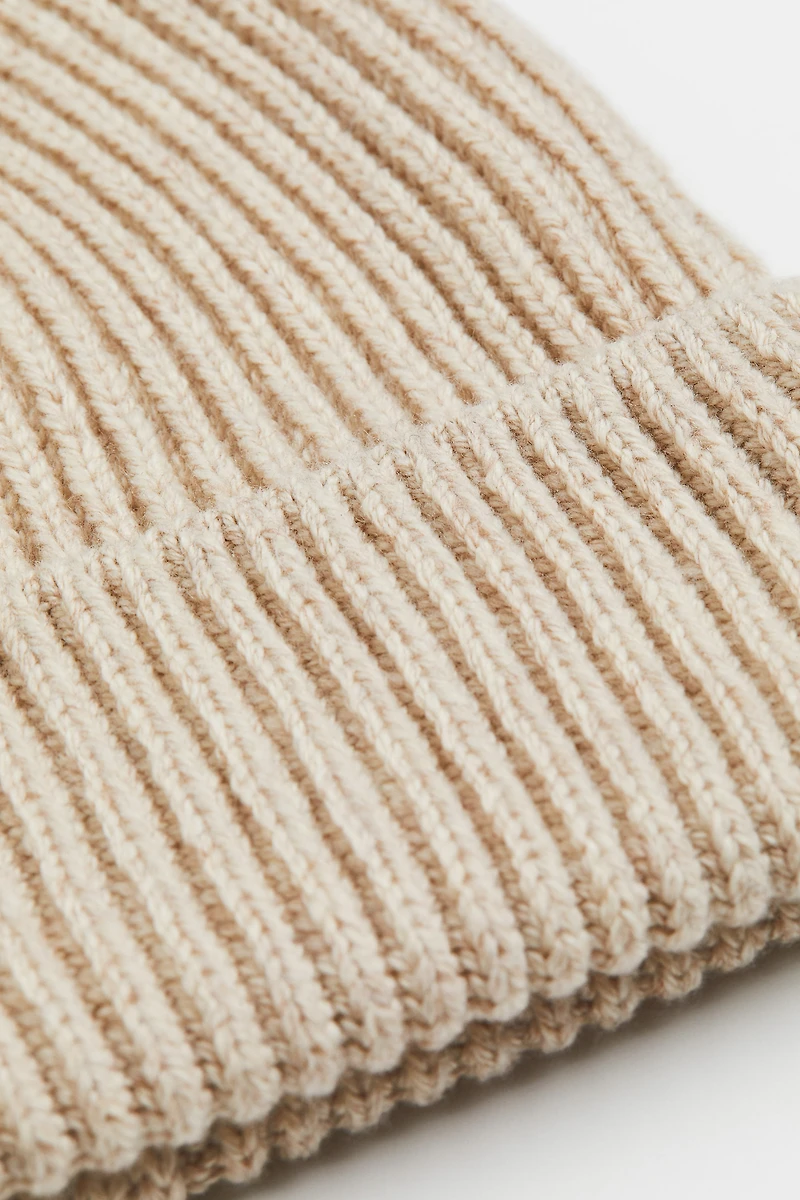Bonnet en maille côtelée