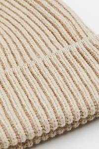 Bonnet en maille côtelée