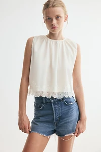 Haut froissé avec dentelle