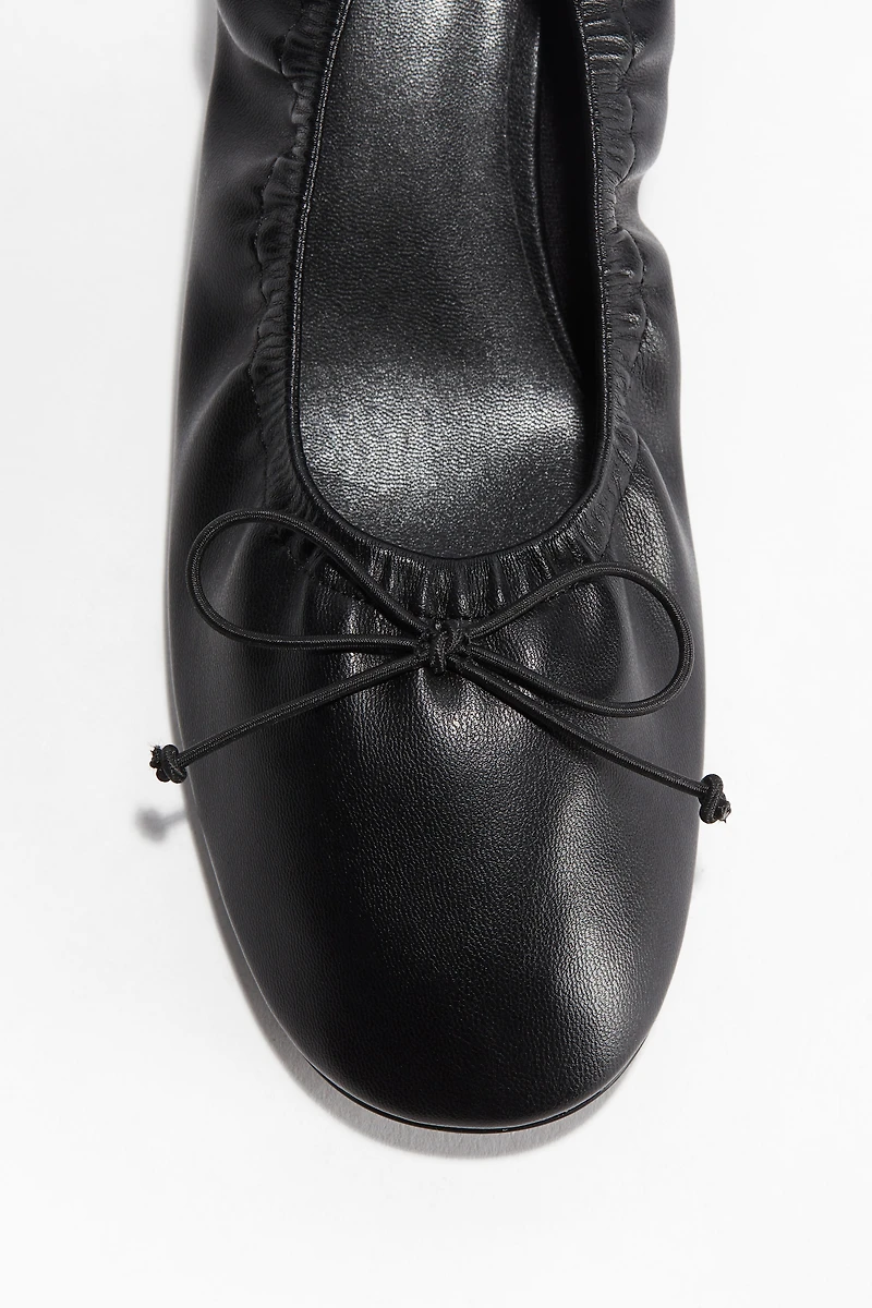 Bow-Front Pumps