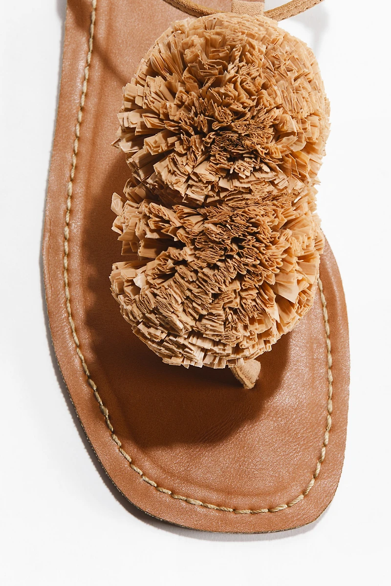Sandales à brides fines avec appliqués