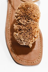 Sandales à brides fines avec appliqués