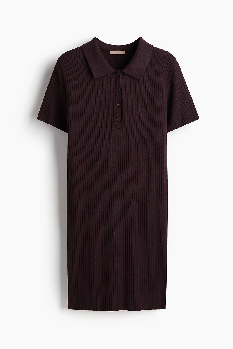 Robe en tricot côtelé avec col