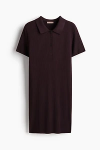 Robe en tricot côtelé avec col
