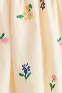 Robe brodée et volantée en coton