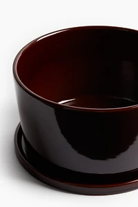 Large pot de fleurs en terracotta avec soucoupe