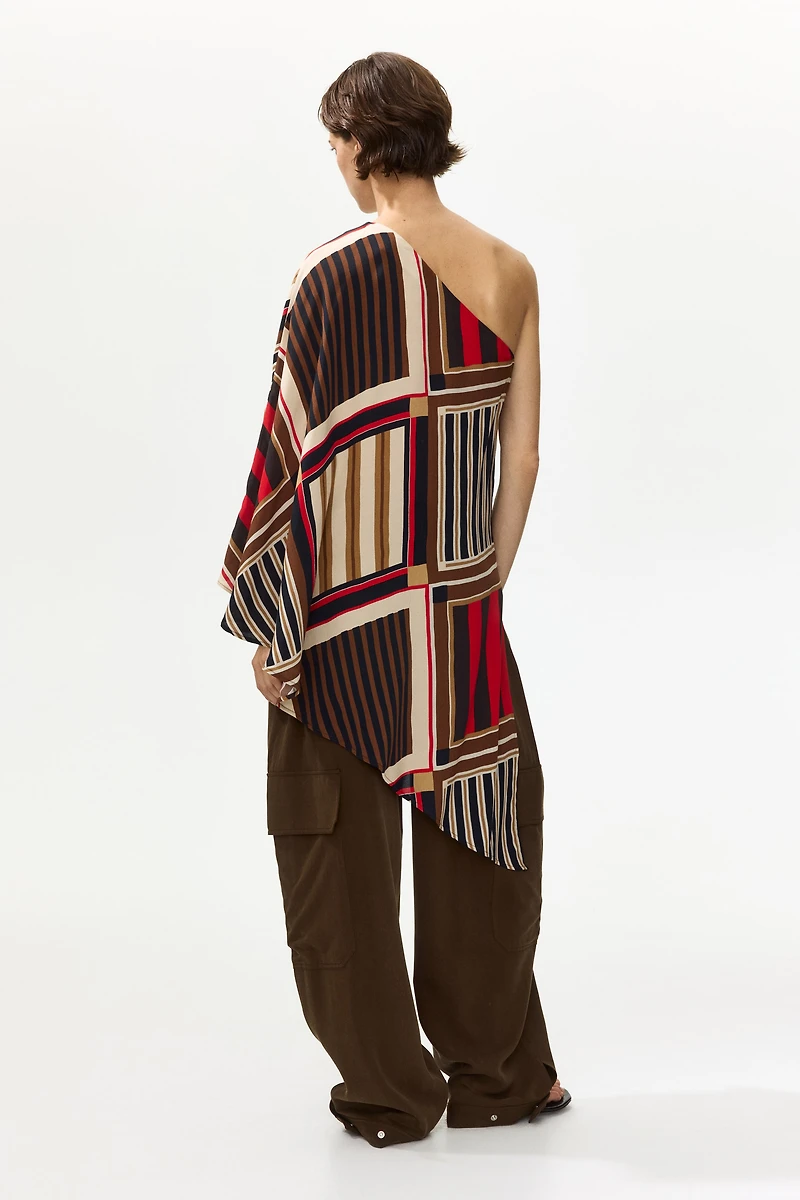 Haut cape asymétrique en satin