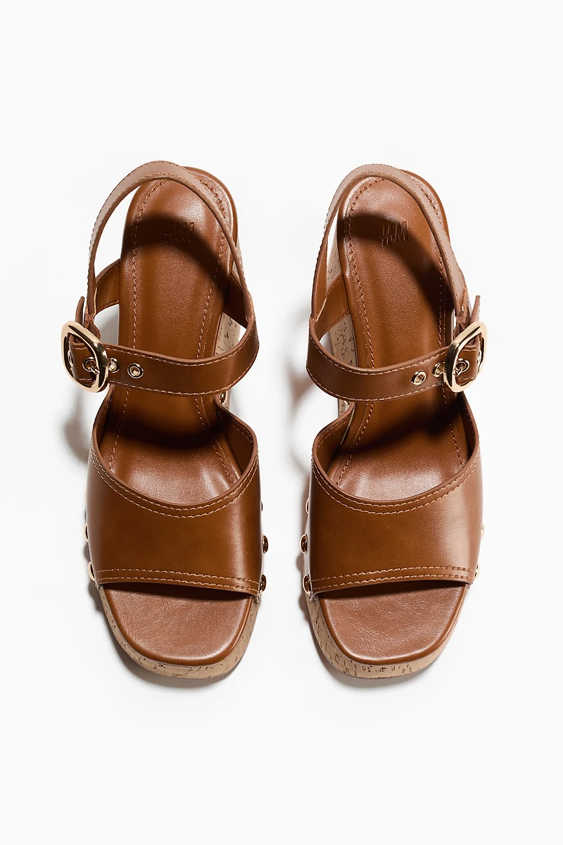 Sandales à talon compensé