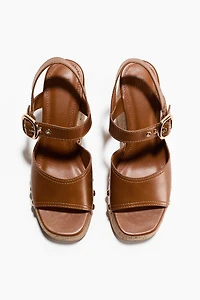 Sandales à talon compensé