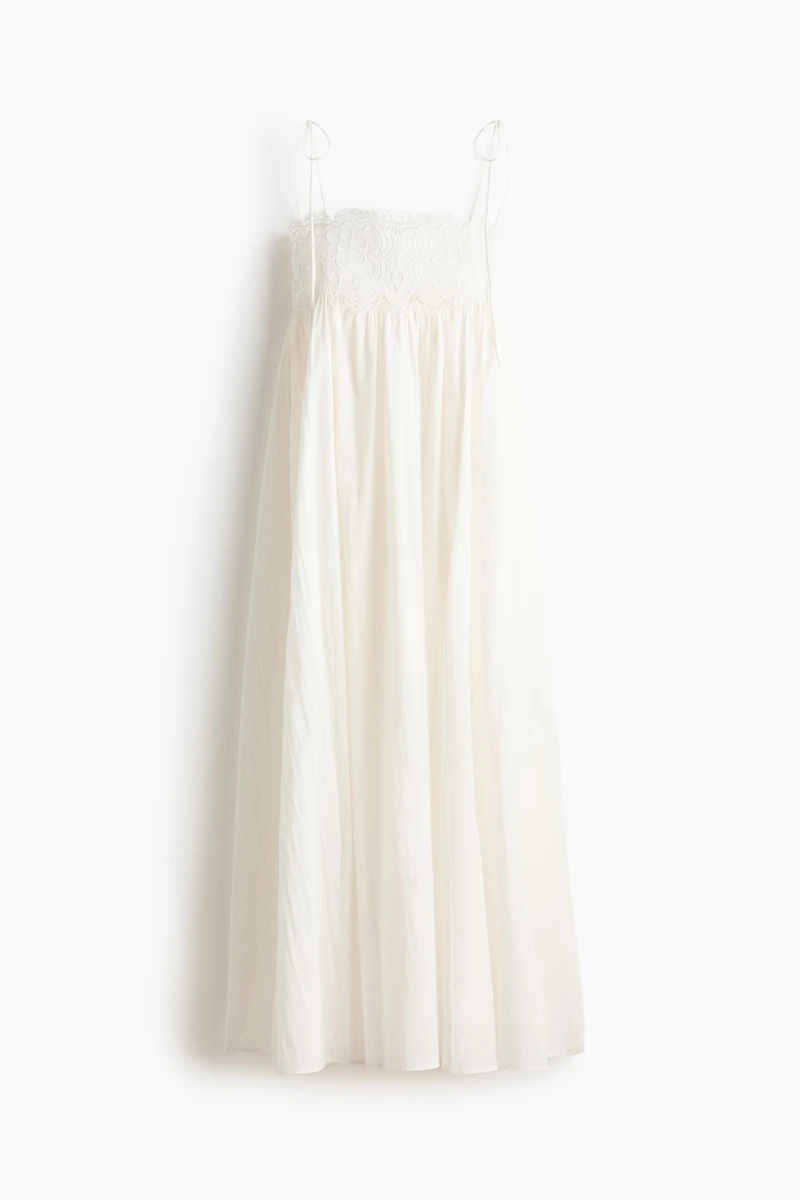 Robe à détails brodés et bretelles nouer