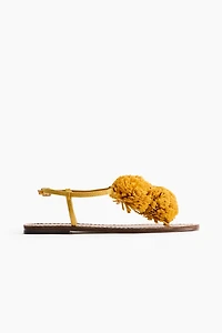 Sandales à brides fines avec appliqués