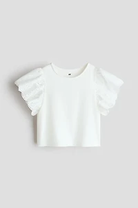 Haut à manches volantées avec broderie anglaise