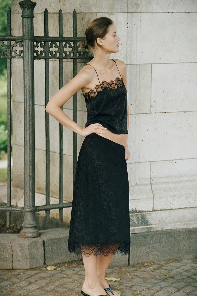 Jupe midi avec dentelle
