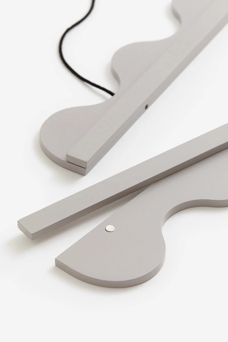 Wavy-edge Poster Hanger
