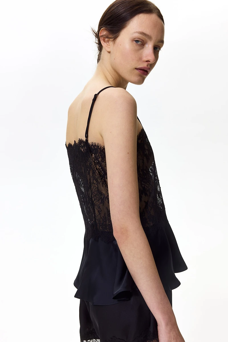 Haut en dentelle avec bretelles fines