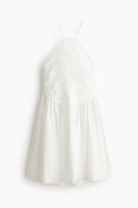 Robe évasée avec broderie anglaise