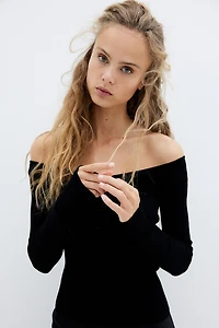 Off-the-shoulder Top