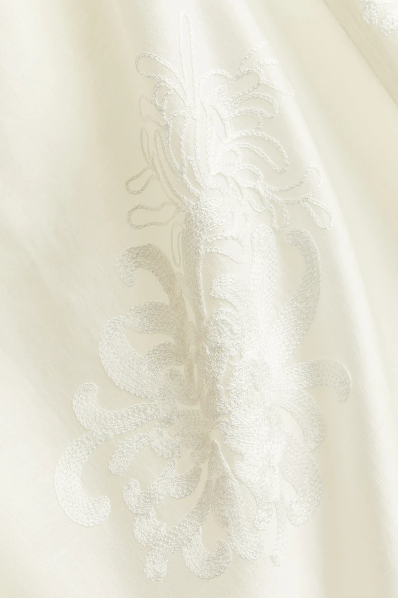 Robe brodée