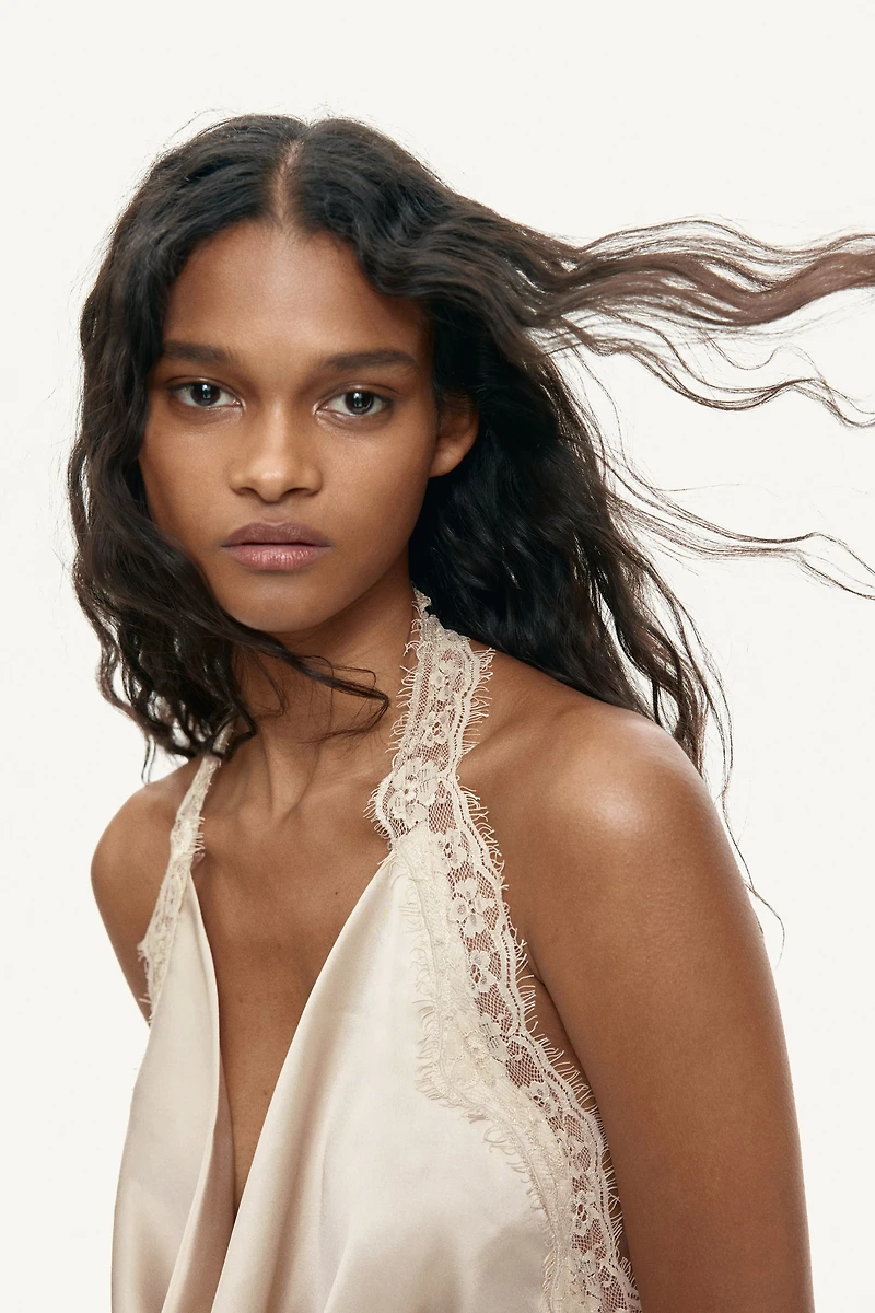 Robe dos nu en satin